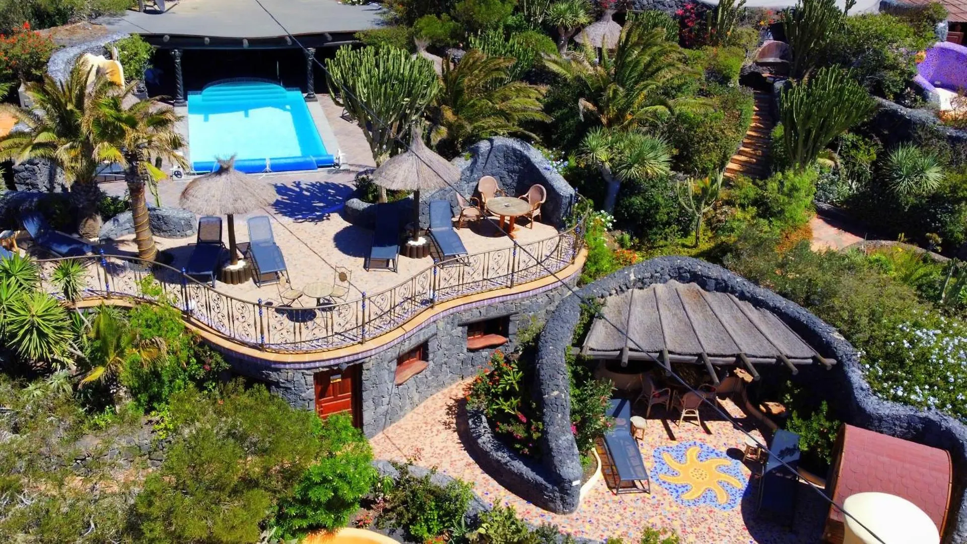 Feliz - Sauna, Beheizter Pool, Sonnenbett, Spielplatz, 2X2 M Bett Tias 0*,  Spain